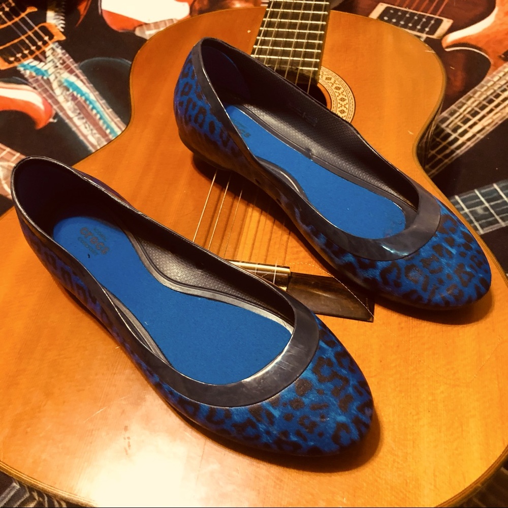 🦋Wonderful Blue Leopard Print Flats CROCS!